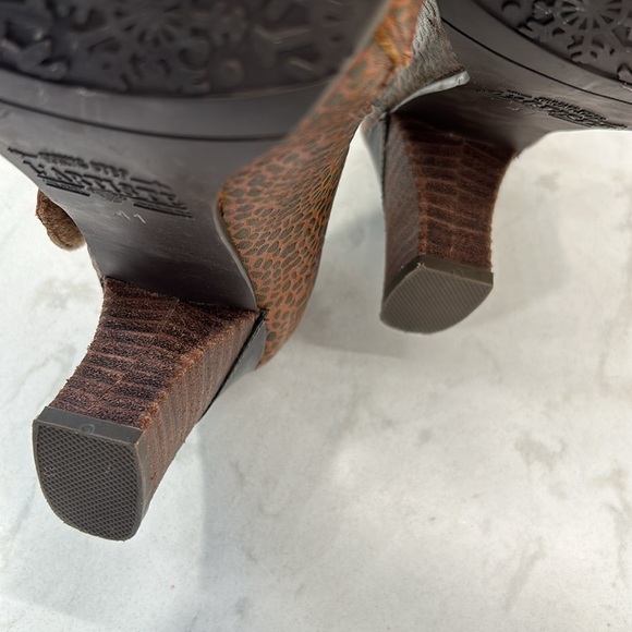 L’Artiste by Spring Step Women's Fia Dress Pump Embossed Hand Painted Leather - Picture 10 of 16